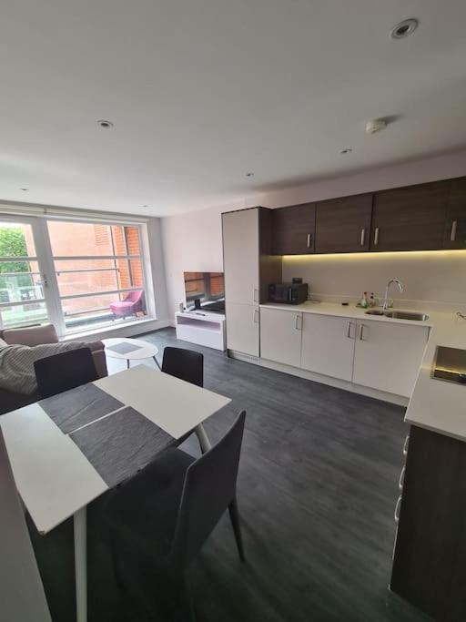 Rent Luxuri - Luxury 2 Bed Apartment 레스터 외부 사진